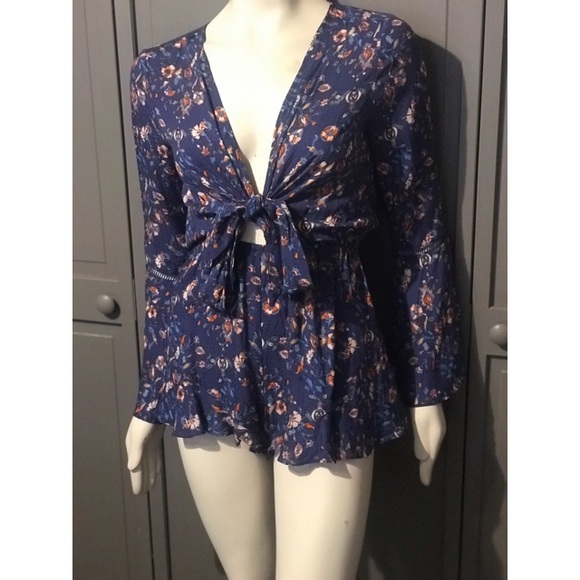 🆕Blue floral front tie long sleeved summer romper - Picture 3 of 6